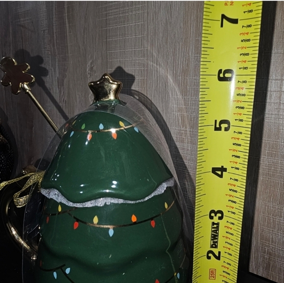 SUPER CUTE CHRISTMAS TREE LIDDED MUG AND GINGERBREAD STIRRER - Picture 3 of 3
